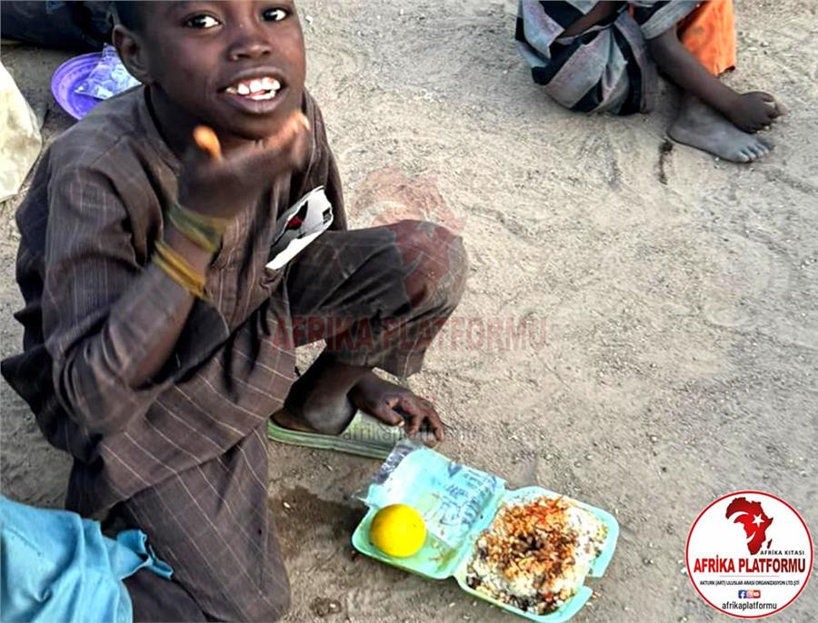 Afrika'da Yemek Organizasyonu 100