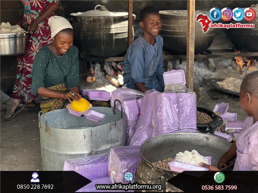 Afrika'da Yemek Organizasyonu 63