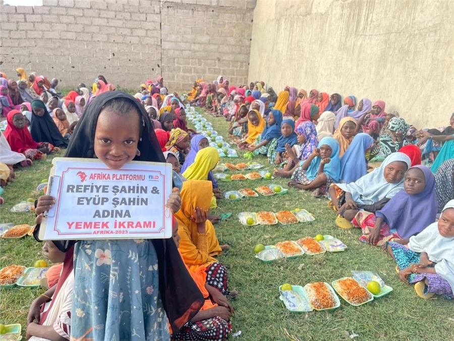 Afrika'da Yemek Organizasyonu 76